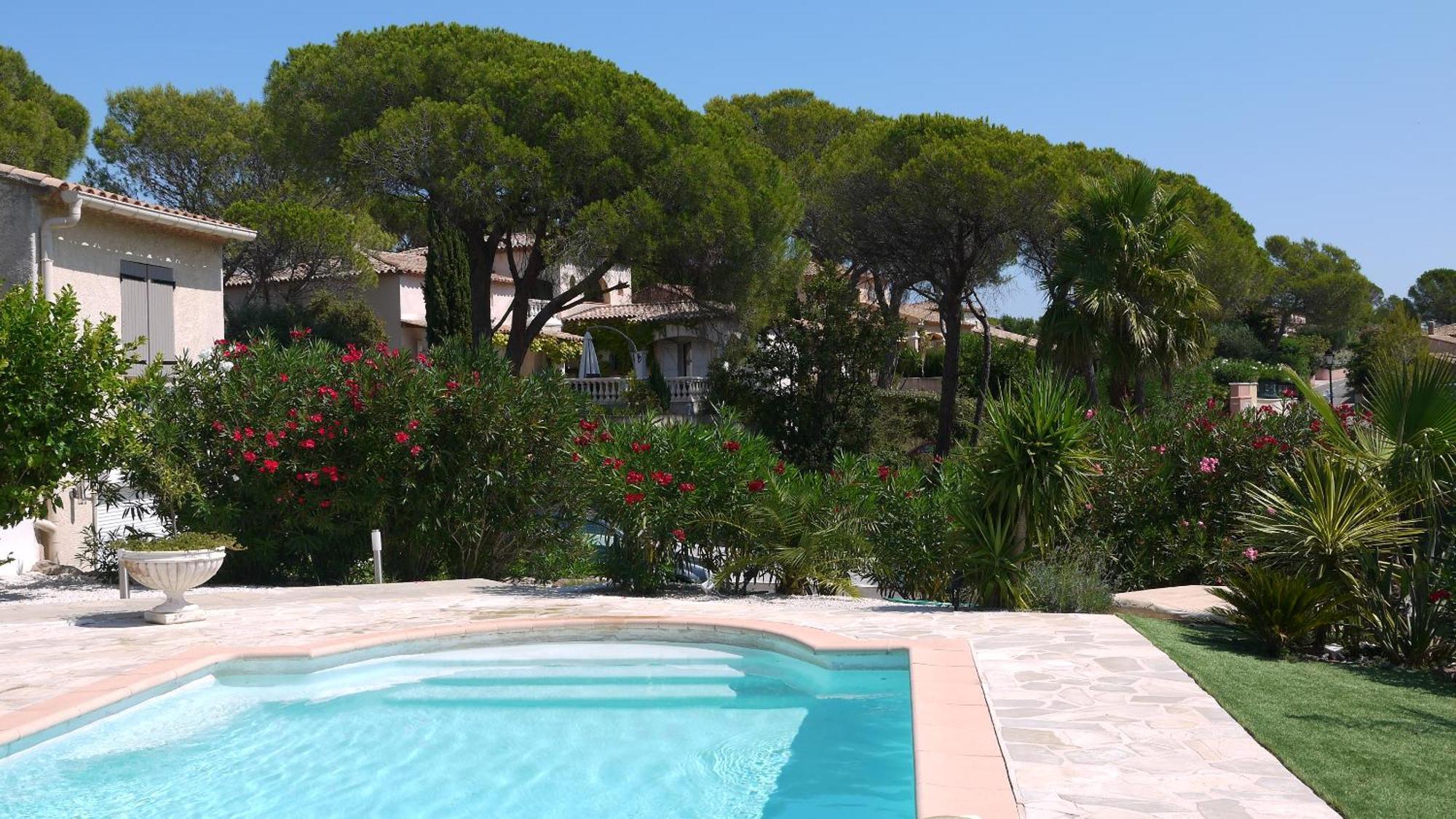 Grand Appartement Dans Maison Avec Piscine Privee Fréjus Exteriör bild