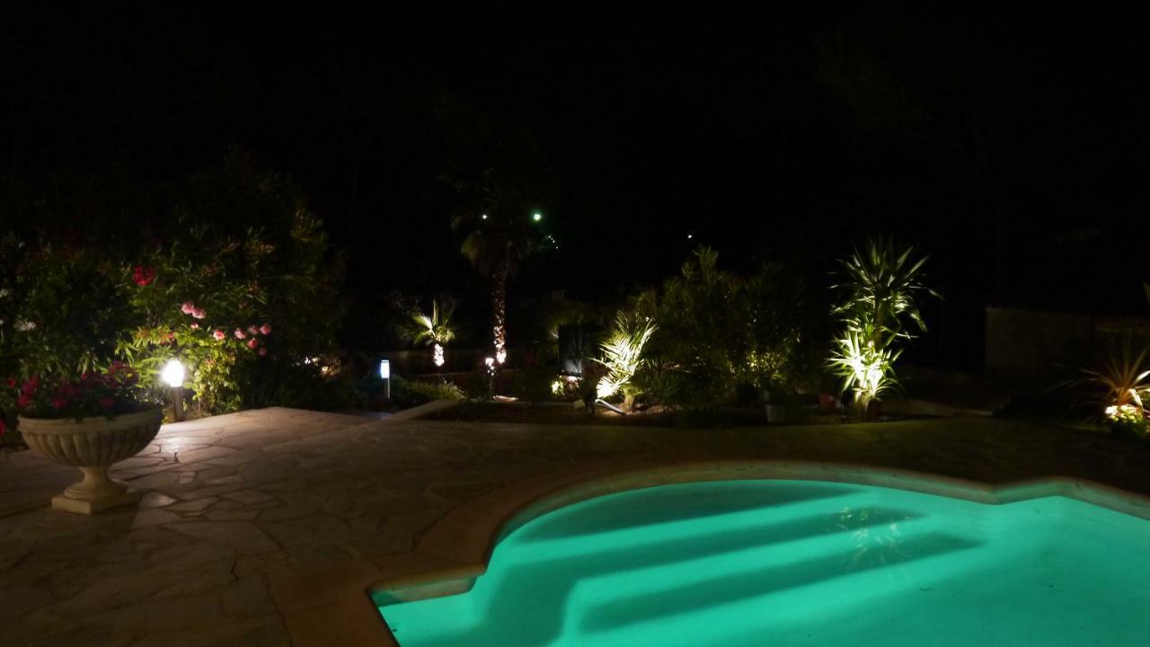 Grand Appartement Dans Maison Avec Piscine Privee Fréjus Exteriör bild