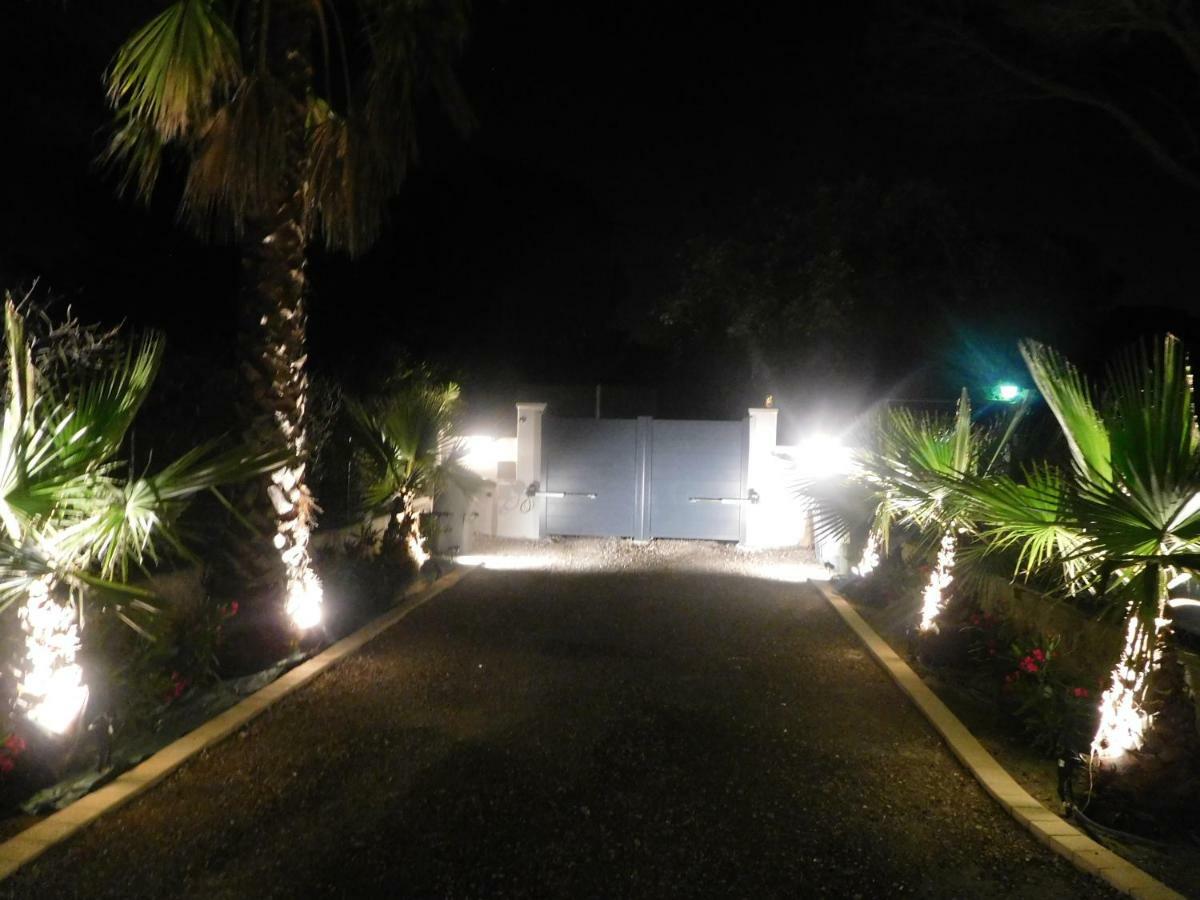Grand Appartement Dans Maison Avec Piscine Privee Fréjus Exteriör bild
